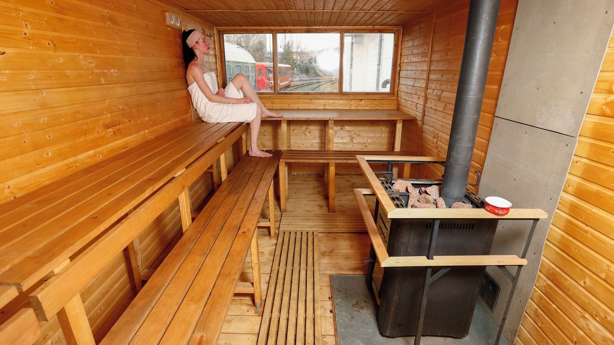 V jihočeském hotelu hořela dámská sauna, evakuovat se musely desítky lidí