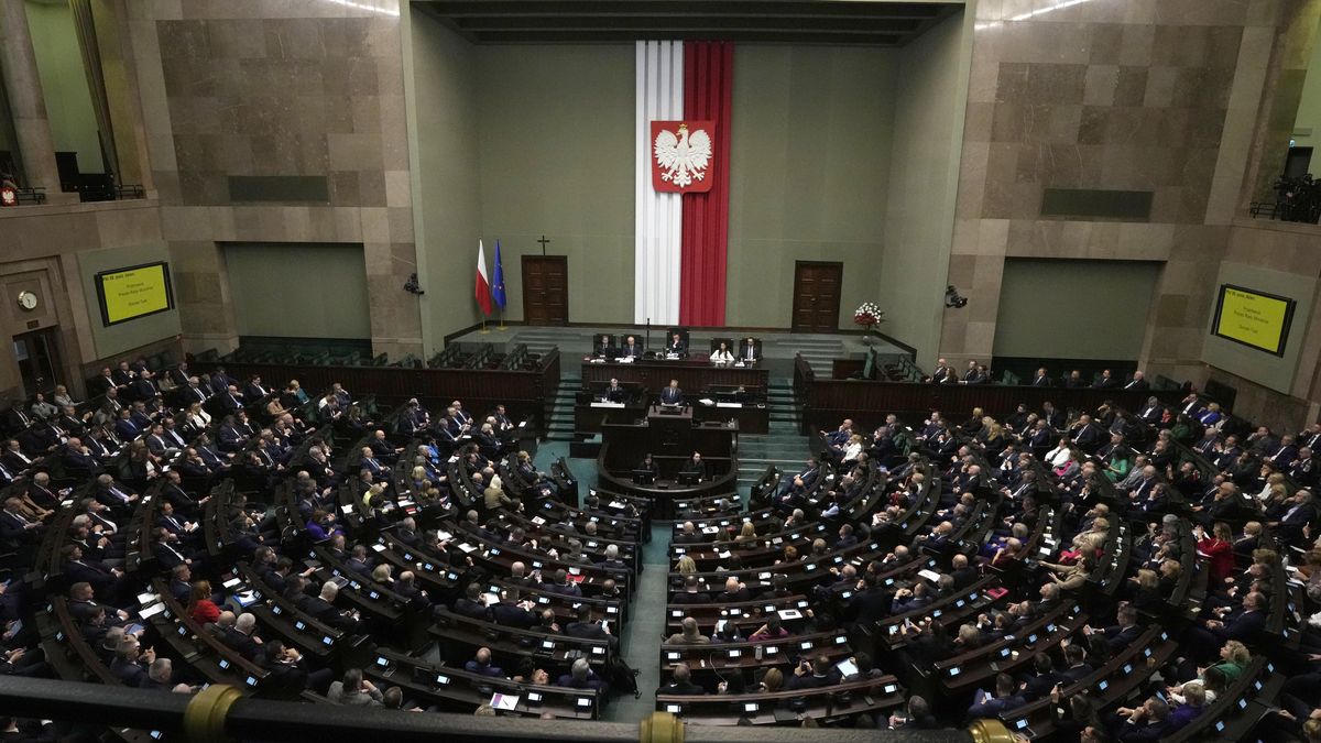 Polští poslanci odmítli zmírnění protipotratového zákona