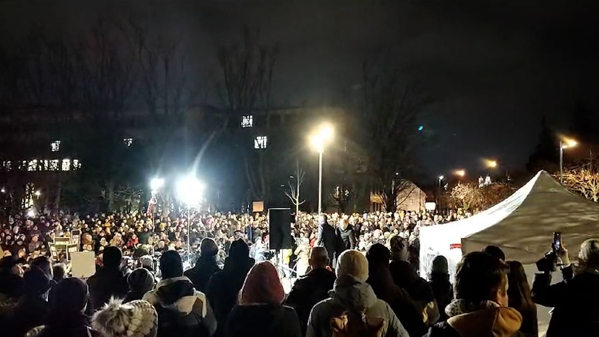 Dost bylo Fica! Tisíce lidí v Bratislavě protestovaly proti vládě