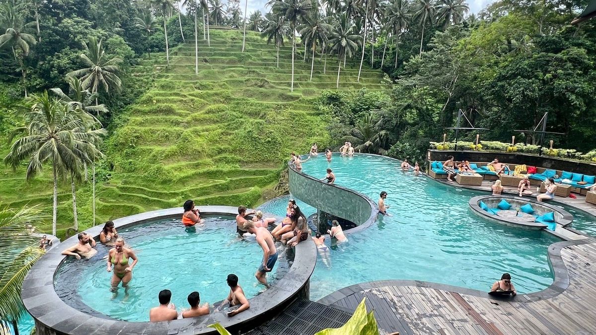 Ostrov Bali začal vybírat turistickou daň. Na Indonésany se nevztahuje