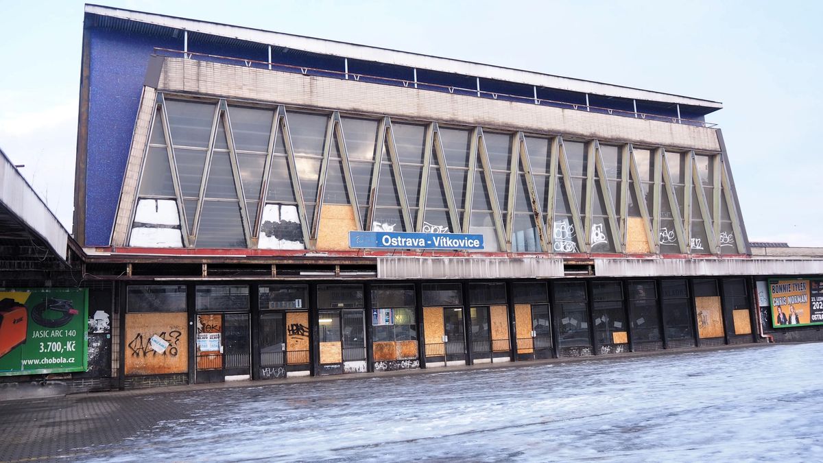Památkově chráněné nádraží ve Vítkovicích se snad brzy dočká opravy