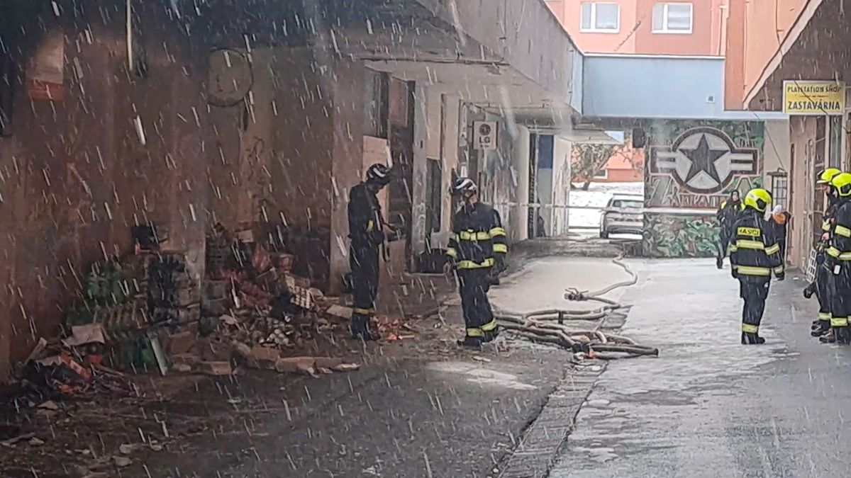Požár obchoďáku v Chomutově založil malý chlapec římskou svící, policie případ odložila