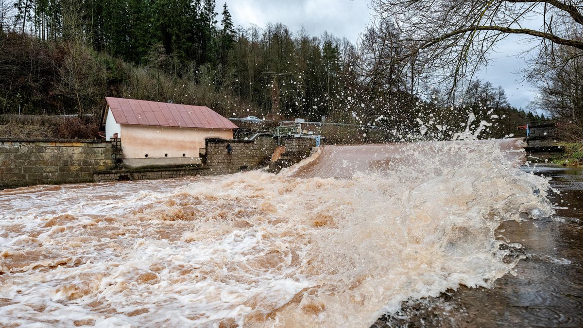 Deště zvedly hladiny řek. Třetí stupeň na Labi či Jizeře