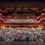 Pohled do nadšeného publika