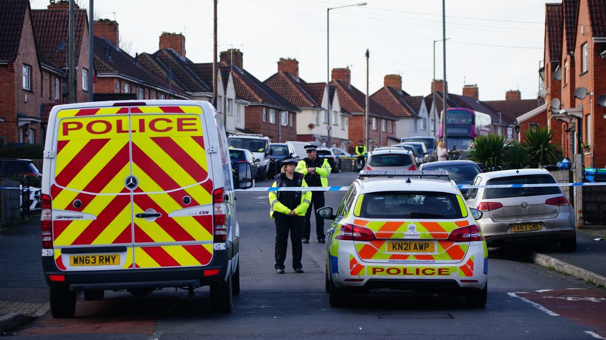 Dva chlapci zemřeli po útoku nožem v Bristolu