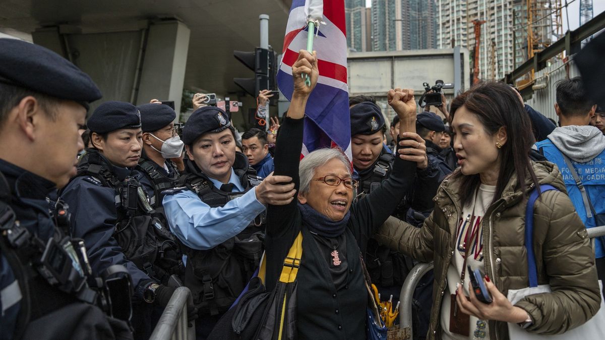 Hongkong představil zákon o národní bezpečnosti. Za vzpouru má být doživotí