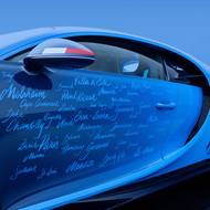 No bocích jsou ručně vypsaná místa, která byla pro model zásadní 