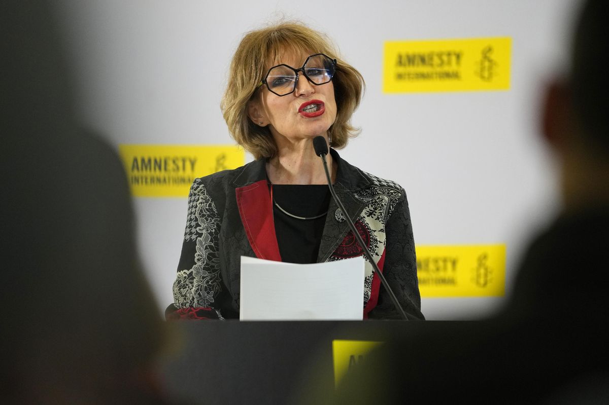 Amnesty International kritizuje v ČR diskriminaci Ukrajinců a zbraně pro Izrael
