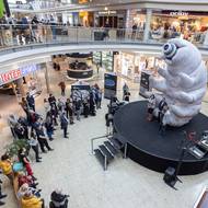 Loňským maskotem brněnských Dní elektronové mikroskopie byla tato obří nafukovací želvuška, Na snímku v obchodním centru Vaňkovka