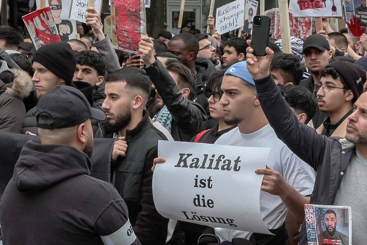 Islamisté v Hamburku žádali chalífát, tamní veřejnoprávní televize mlčela