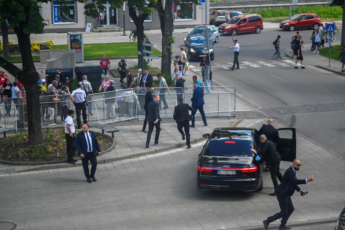 Rok od atentátu na Fica: Jen čtvrtina Slováků věří, že střelec byl aktivista opozice