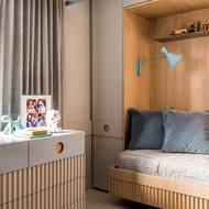 Veškerý nábytek dětského pokoje navrhl designér přímo na míru pro své klienty