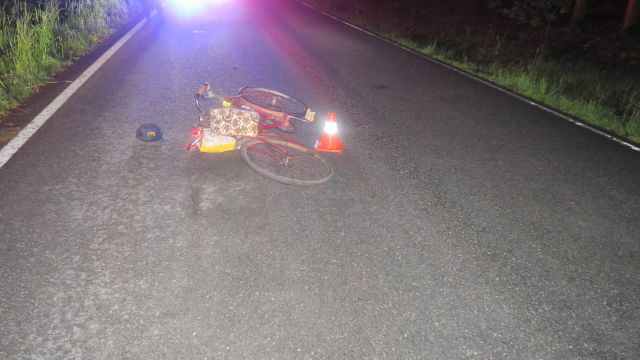 Cyklista se čtyřmi promile na Přerovsku spadl, na vozovce usnul