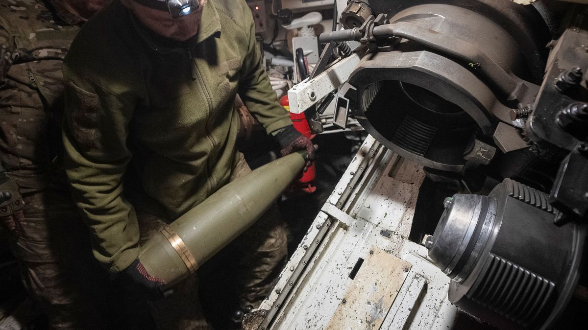 Západní munice zabrzdila Rusy u Charkova. Pálili jsme dnem i nocí, hlásí dělostřelci