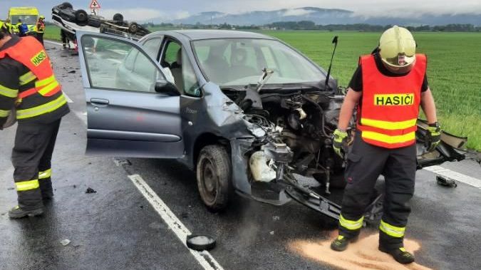 Střet škodovky s dodávkou na Šumpersku odnesla řidička zraněním