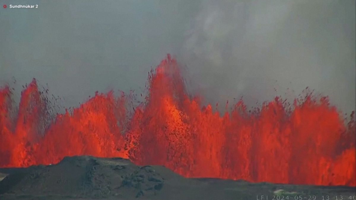Na Islandu opět vybuchla sopka. Lávové fontány vystřelují do 50 metrů
