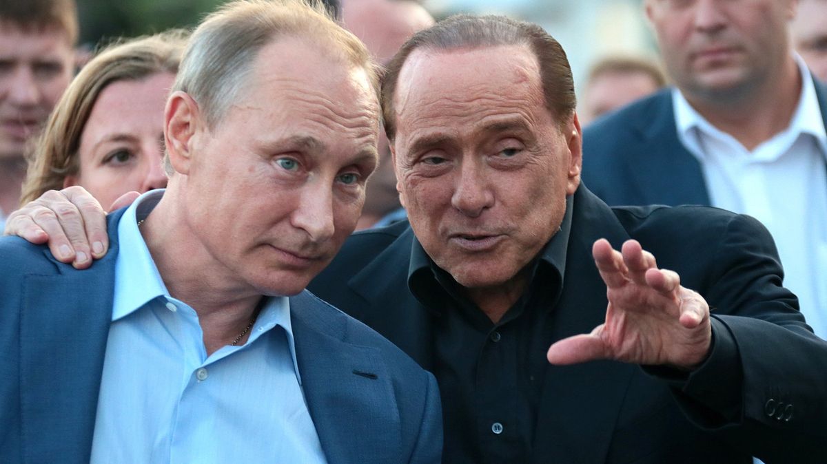 „Dnes ti nabídnu mimořádné jídlo.“ Putin ukázal Berlusconimu chladnokrevnost. Ten se pozvracel