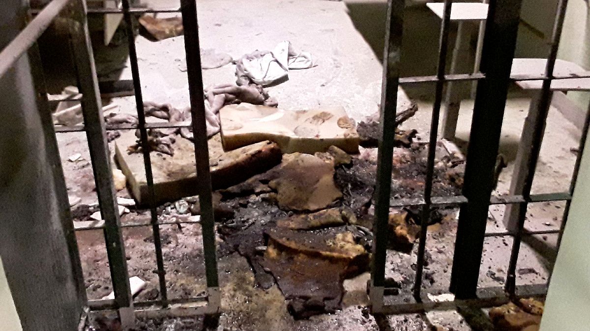 Pozdvižení ve věznici na Sokolovsku. Odsouzení v cele rozdělali oheň