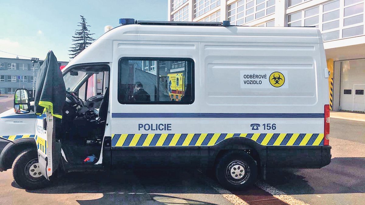 Jedno z odběrových vozidel pražských strážníků.