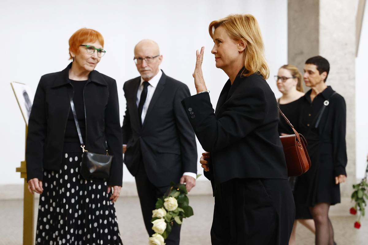 Jitka Schneiderová posílá poslední pozdrav směrem k zesnulému