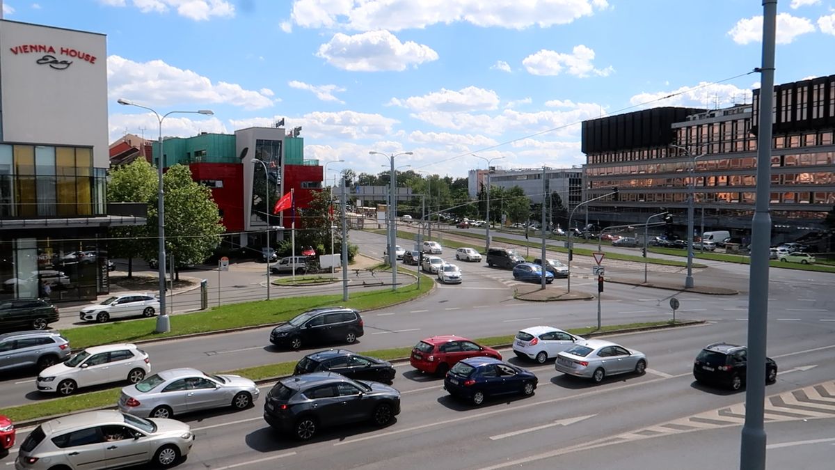 Dopravní obludárium v centru Plzně má získat lidštější tvář