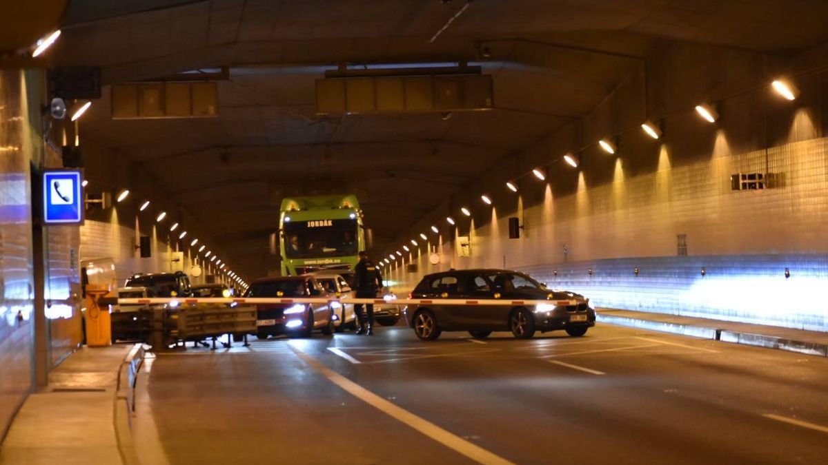 Tunel Blanka uzavřela nehoda jedenácti aut na čtyři hodiny