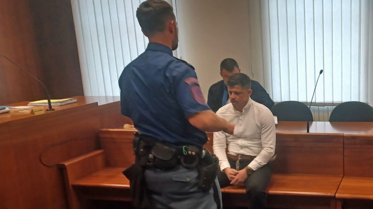Slovák na rozlučce se svobodou shodil v Brně mladíka z hradeb. Výmluvy soud neobměkčily