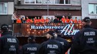 Policie v Hamburku mezi fotbalovými fanoušky postřelila útočníka se sekyrou