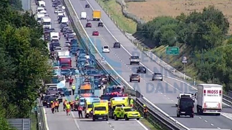 Po nehodě na dálnici D1 na Benešovsku je šest zraněných, z toho tři děti