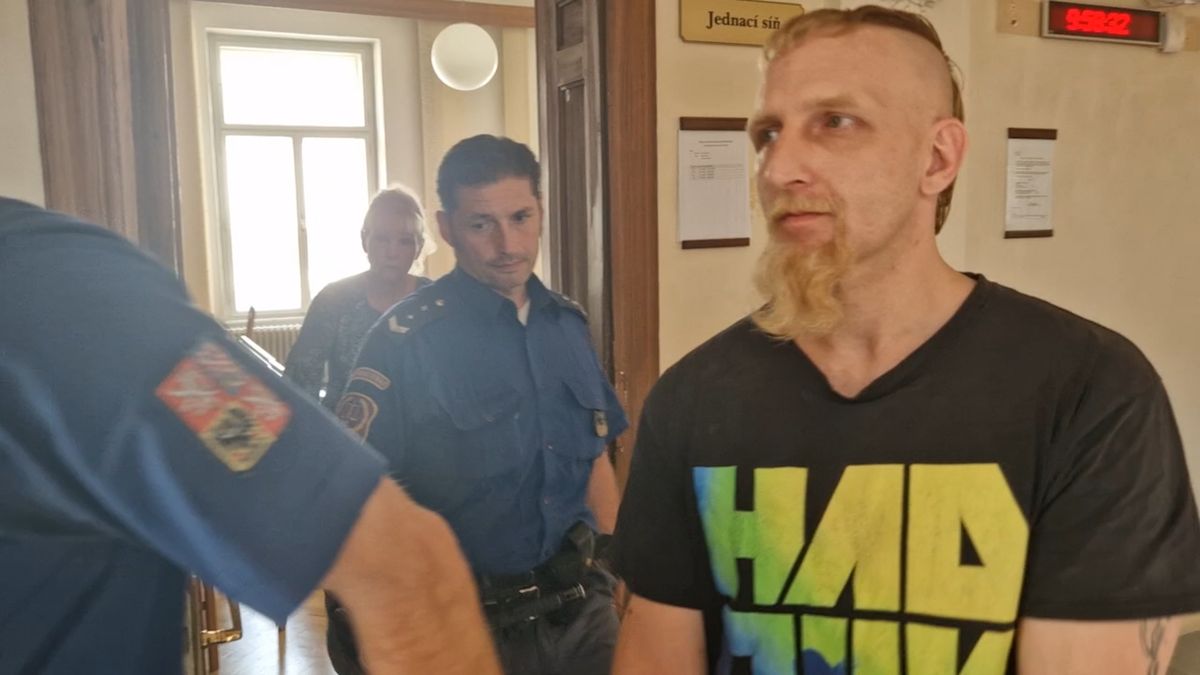 Propuštěný vrah krátce po odchodu z vězení loupil v Brně, jde zpátky do basy