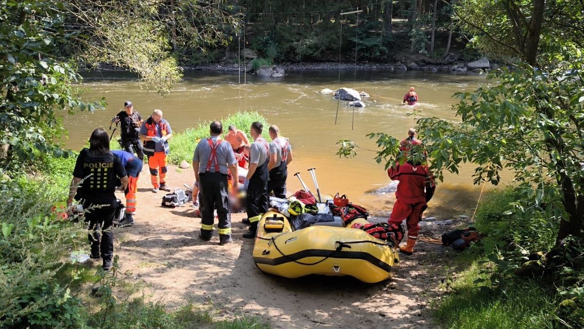 Vyrazil si na kole a pak se šel zchladit do Ohře, 61letý sportovec utonul