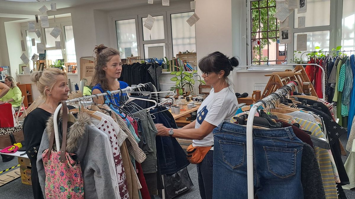 Praha zřídila další centra pro opětovné použití předmětů. Jedni dají nepoužívané věci, druzí je berou zdarma