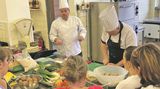 Školní jídelna v Praze angažovala kuchaře z pětihvězdičkového hotelu