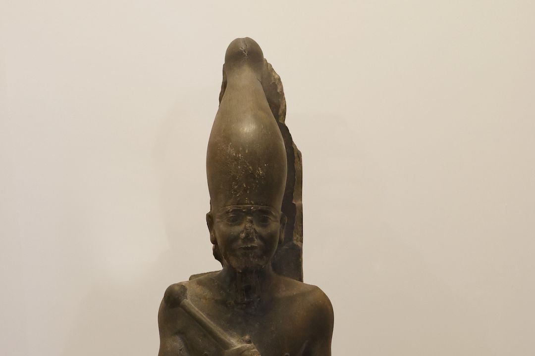 Mezi největší klenoty výstavy patří bazaltová socha slunečního krále Raneferefa, který vládl Egyptu před 4400 lety.
