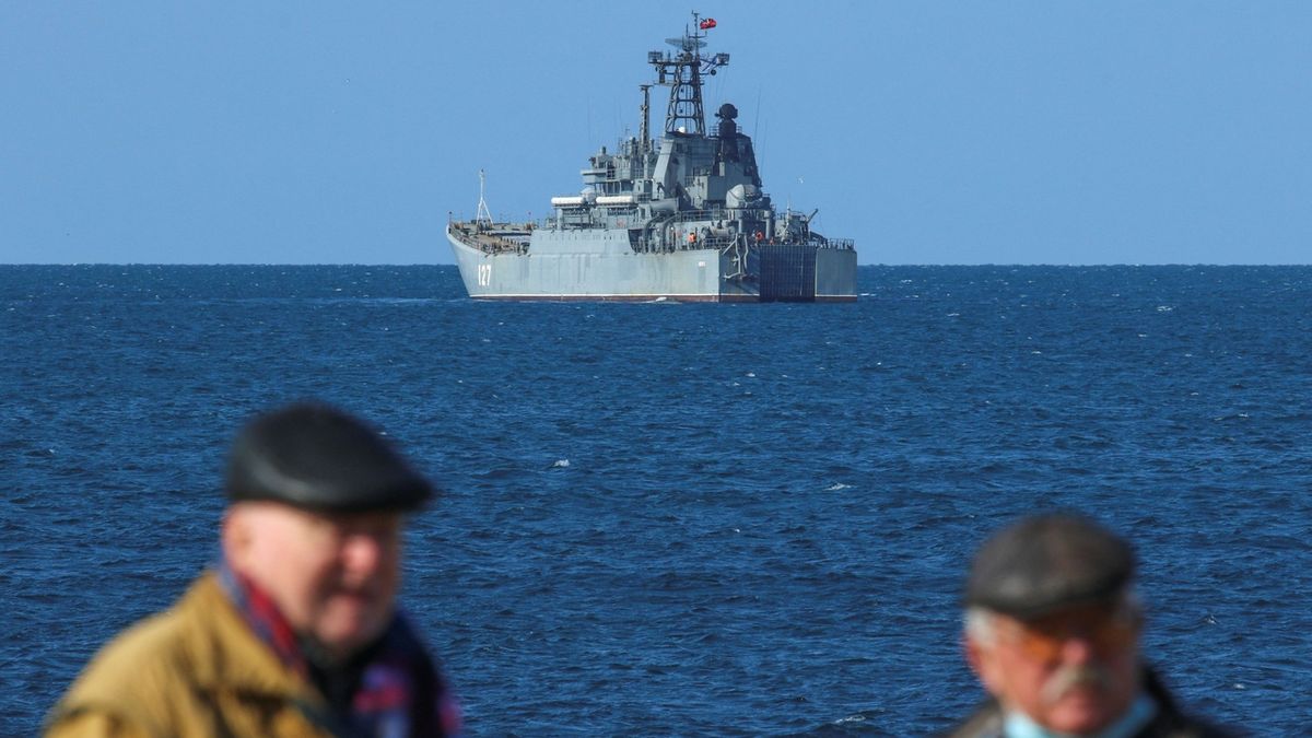 Rusové otevřeně vyhrožují civilním lodím v Černém moři, tvrdí Ukrajinci. Zveřejnili audiozáznam