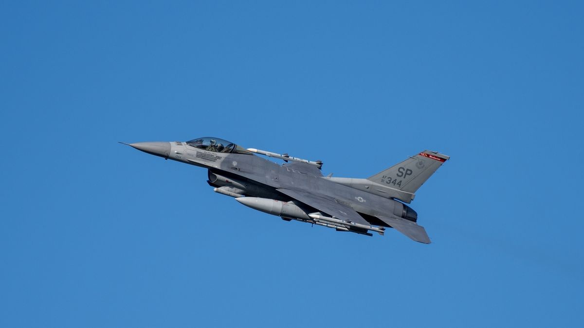 F-16 na ukrajinském nebi do konce roku asi nebudou. Plán výcviku pilotů pořád není domluven