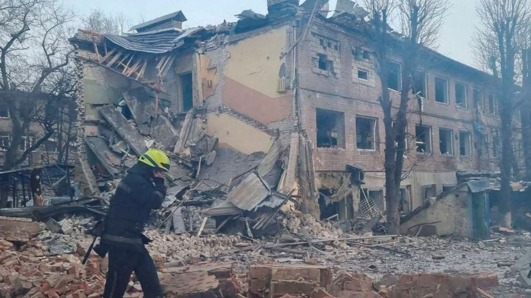 Rusko poprvé bombardovalo Dnipro, střely opět dopadaly i na západ Ukrajiny