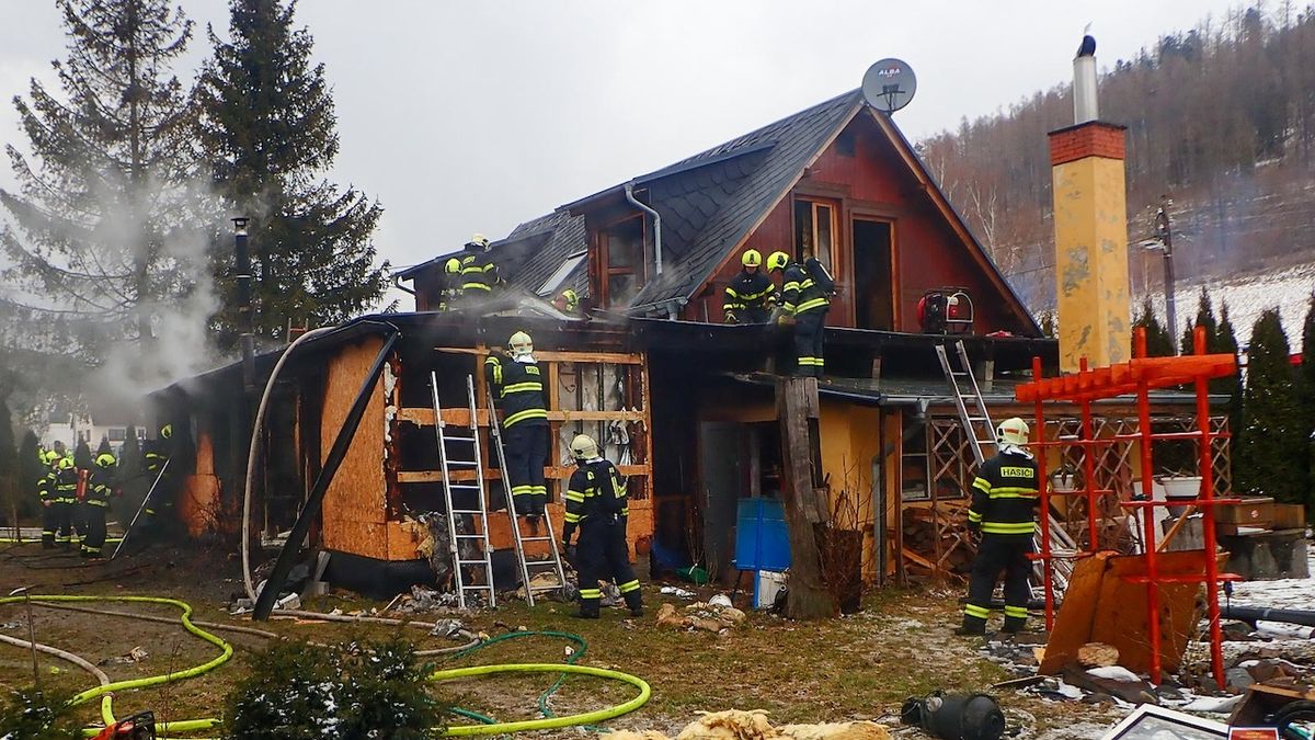 Na Bruntálsku hořela chata, na vině byl špatný kouřovod