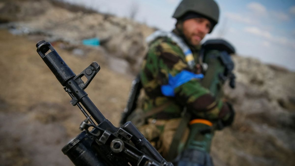 Zbraň ukrajinského vojáka. Ilustrační foto
