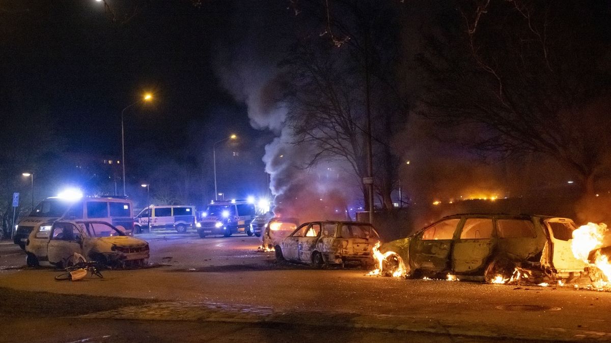Švédy zaskočila míra násilí protestujících muslimů