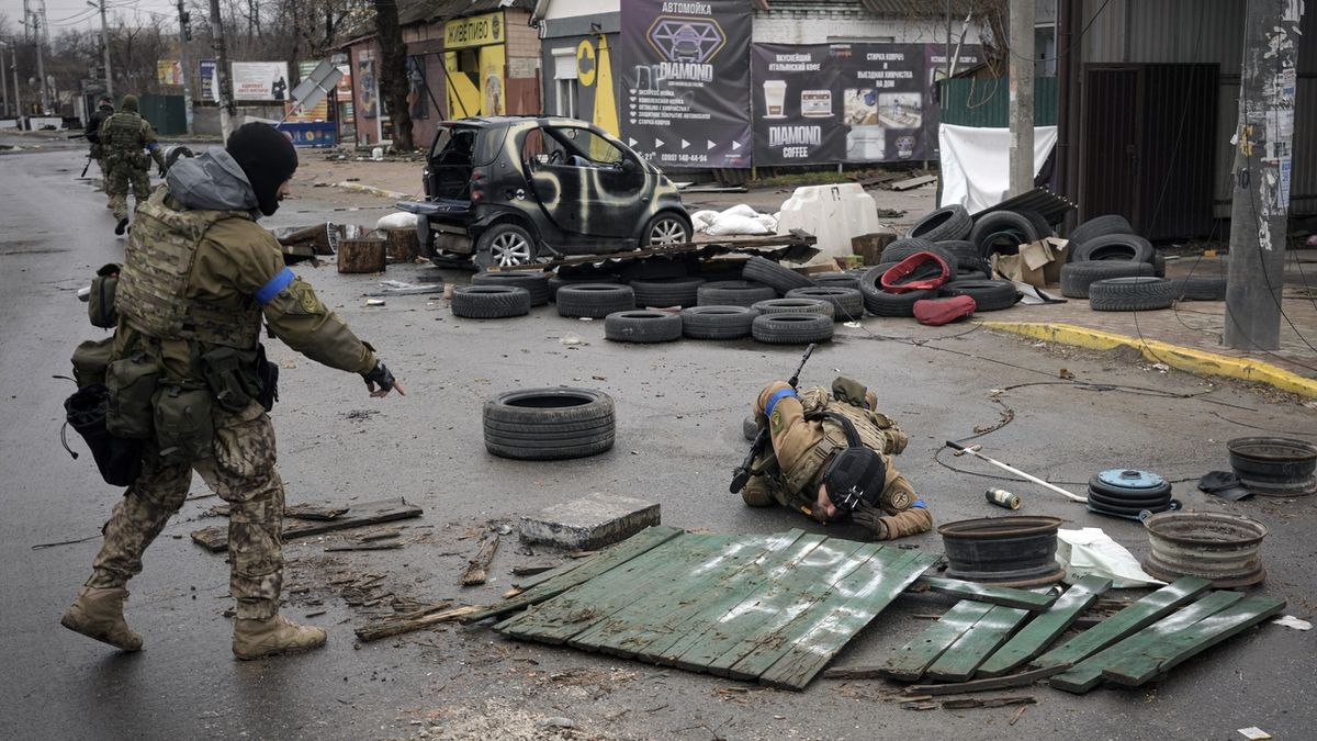 EU je v šoku z masakru v Buči. Pomůže s důkazy