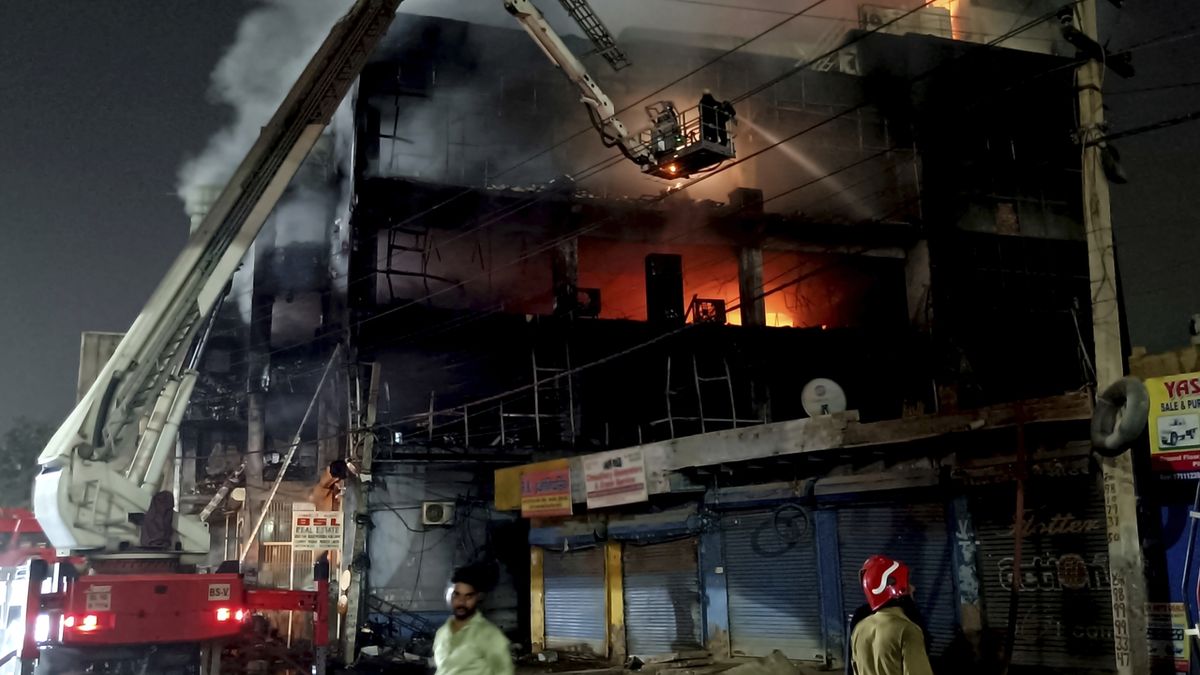 Požár obchodního domu v Dillí