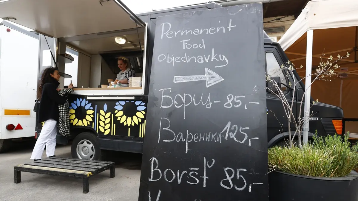 V Pražské tržnici byl otevřen nový food truck s ukrajinskými jídly. Vaří zde ženy, které uprchly před válkou na Ukrajině.