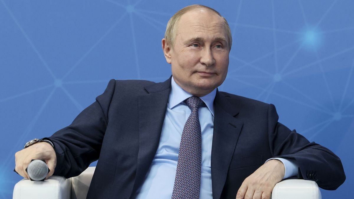 Putinův projev v Petrohradu posunuli kvůli kybernetickým útokům