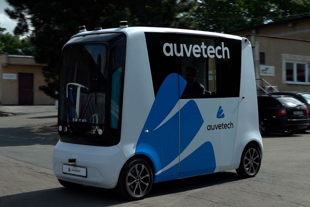 Autonomní minibus od společnosti AuveTech.