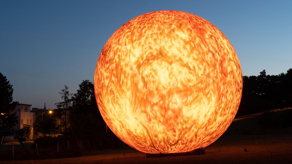 Brněnská maketa Slunce se jmenuje Heliosféra, má 10 metrů v průměru a vznikla s využitím snímků z NASA.