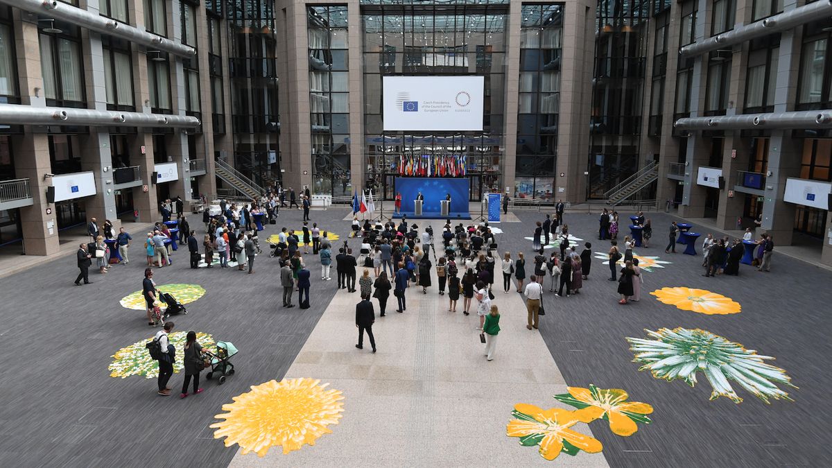 Květinová unie v té evropské. Češi v Bruselu „vysadili“ býlí