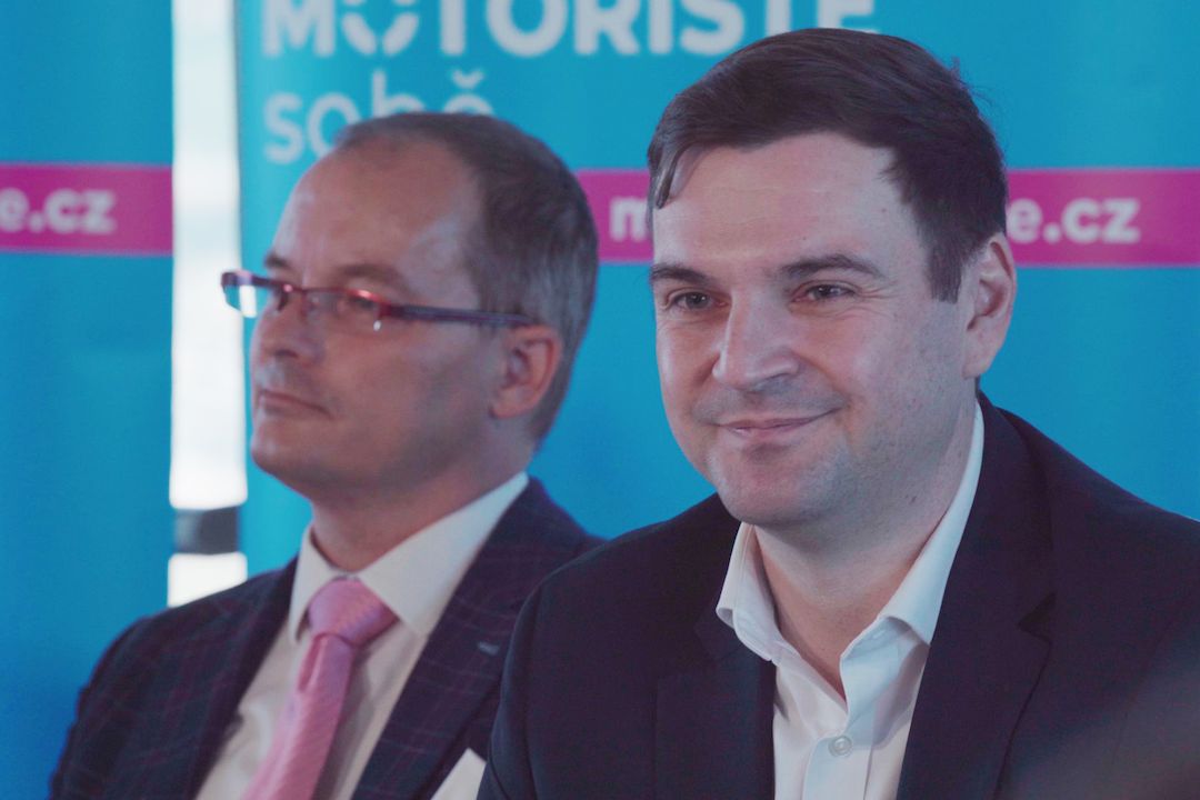 Lídr kandidátky Motoristé sobě Petr Macinka (vpravo) a dvojka kandidátky ekonom Vladimír Pikora