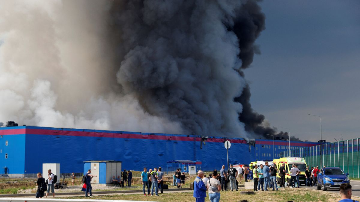 Nedaleko Moskvy hoří skladiště „ruského Amazonu“