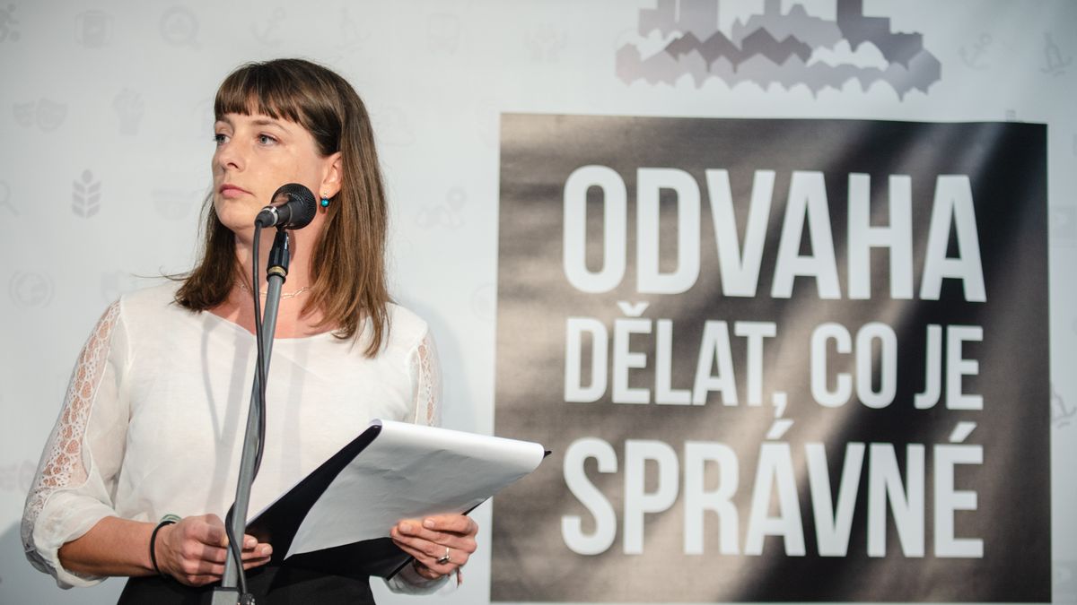 Senátorka Šípová prchá od Pirátů